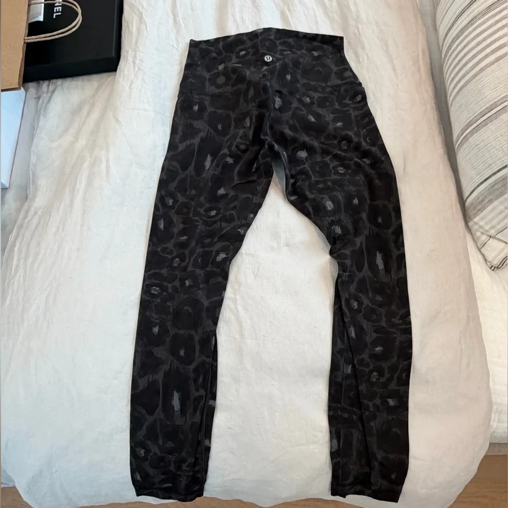 Lululemon Black Leopard Print Leggings 25” - Picture 2 of 2